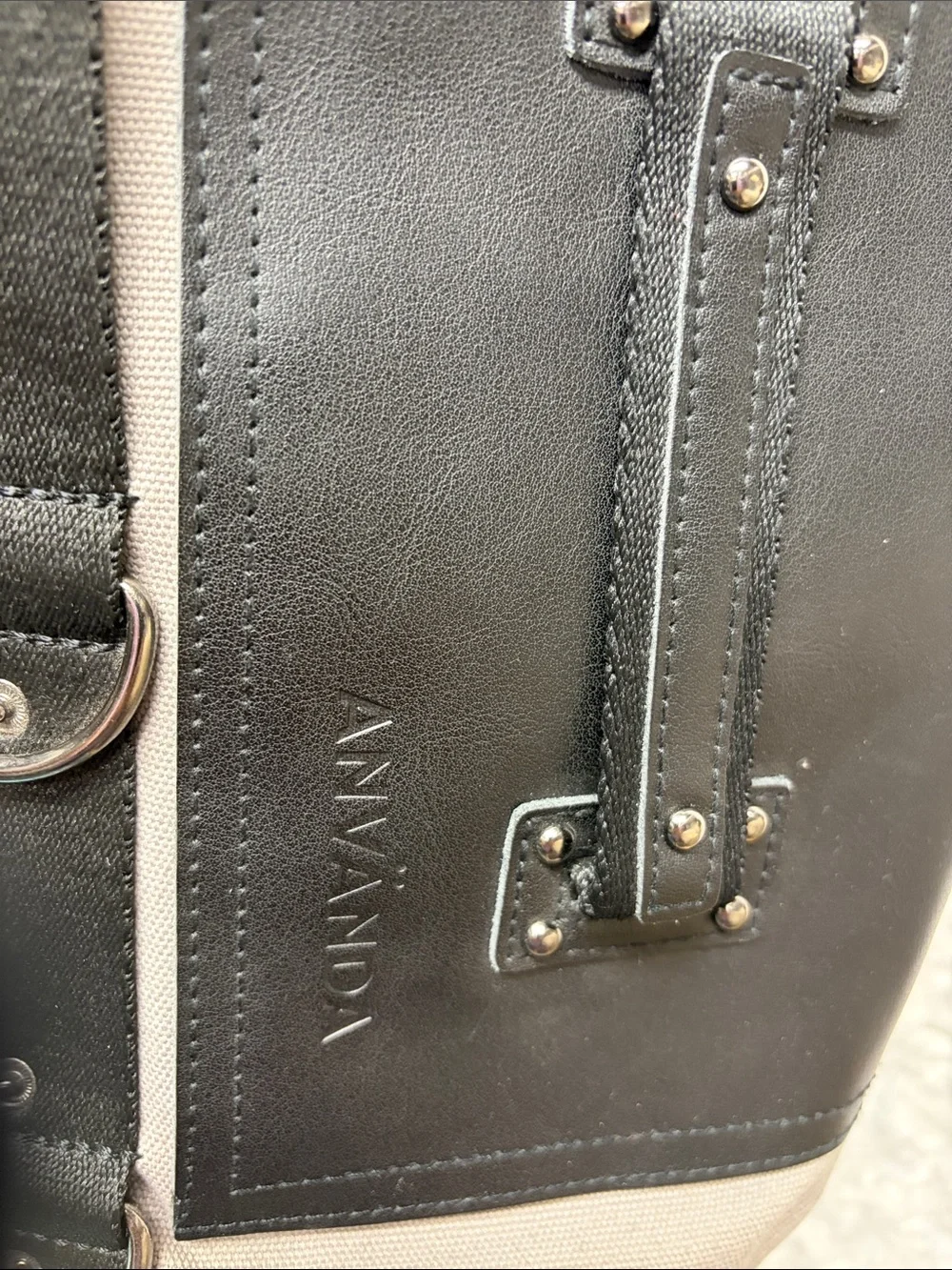 Använda a Great Freakin' Bag gray black canvas multi carry backpack Stockholm